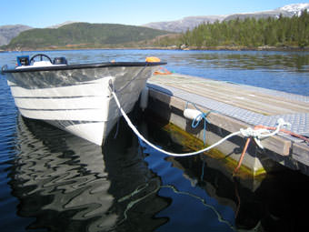 Ferienhaus Fjordholt - Boot am Steg