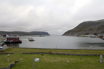 Blick aus dem Hotel auf den Kjøllefjord Blick aus dem Hotel auf den Kjøllefjord