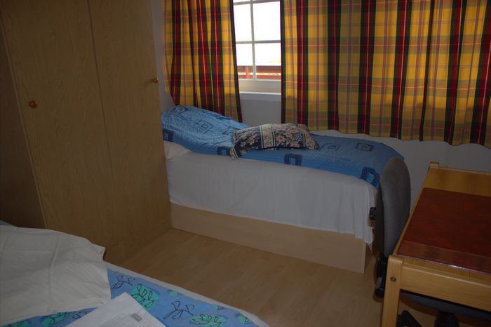 WestNorwegen Smola Feriecenter Ferienwohnungen1 3 06Schlafzimmer