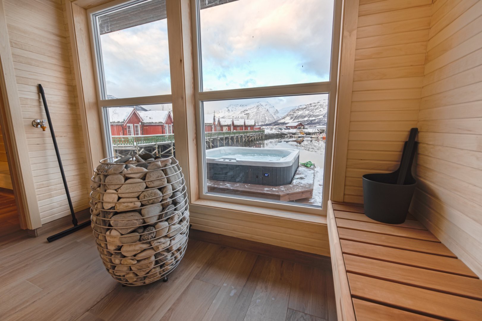 Manndalen Sjoebuer Seehaus Service 