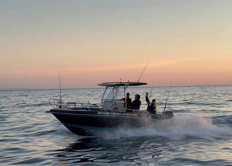 Oesksfjord Sjoefiske Boot Kvaerno  