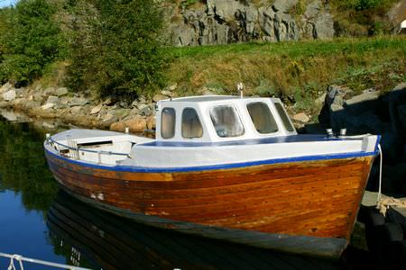 Bjoernevag Diesel Kajuetenboot Holz ft PS