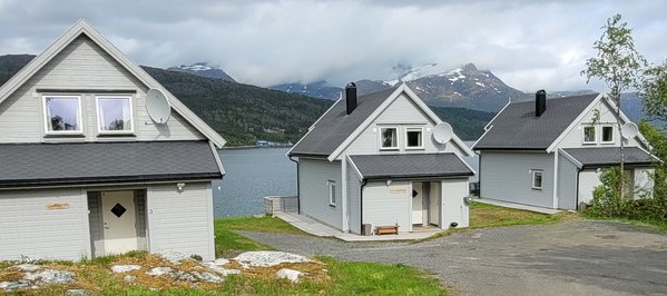 Senja Arctic Lodge Blick Auf Die Anlage